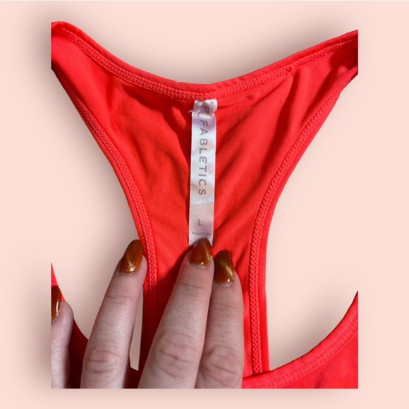 Fabletics‎ sleeveless running workout tank - Picture 2 of 4